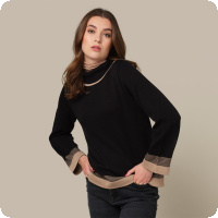 REA - REA - REA ! Denna tr�ja har Skovhuus stickat i sitt mest uppskattade garn - bomull med acryl. Det ger en tr�ja som �r sk�nt mot kroppen och som h�ller form och f�rg fint efter flera tv�ttar. Nu endast 498 kr (ord.pris 795kr).