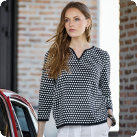 V�rnyhet i lager! Denna tr�ja fr�n danska Skovhuus �r stickad i bomull/akryl som �r en mycket bra kvalitet, l�ttsk�tt, formfast och mycket sk�n mot kroppen. Skickas snabbt och med fri frakt n�r du best�ller den hos Joolin!  Fler v�rnyheter fr�n Skovhuus hittar du i webbutiken - v�lkommen!