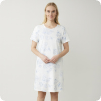 Veckans fynd: Massor med mjuka och sk�na sovkl�der som skickas snabbt till dig (s� l�nge lagret r�cker). Exempelvis det h�r nattlinnet designad hos svenska Damella i vitt och ljusbl�tt f�r bara 229kr! Du hittar alla Veckans Fynd i webbutiken